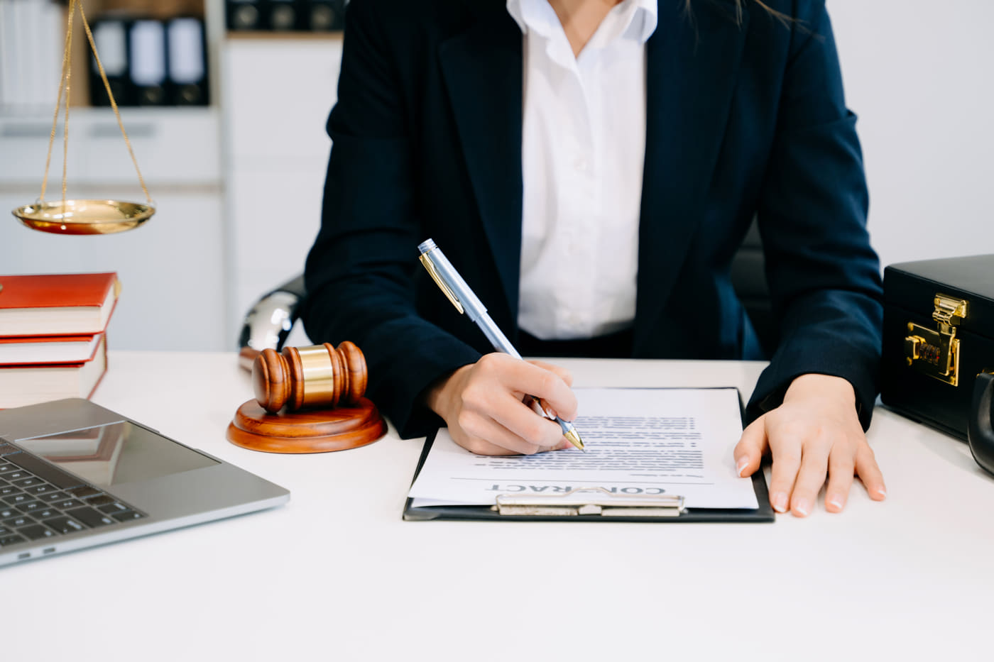 Business Contract Lawyer